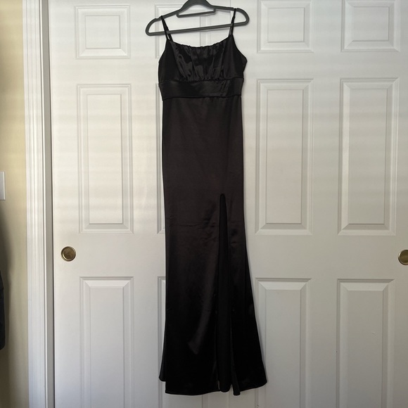 Lulu’s Under the Spotlight Black Satin Sleeveless Mermaid Maxi Dress - Picture 2 of 4